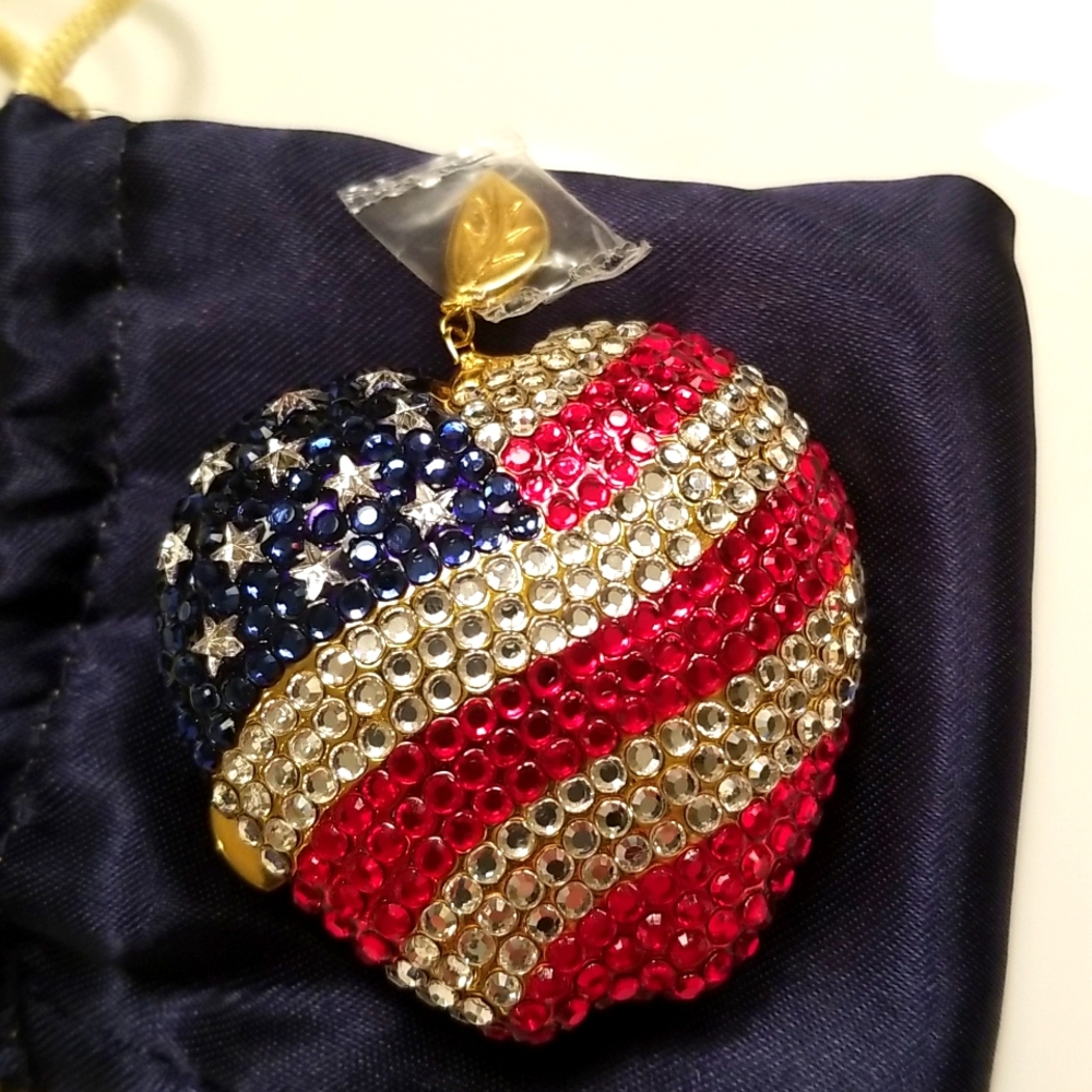 Estee Lauder compact decorative with brilliant crystals (American flag apple).